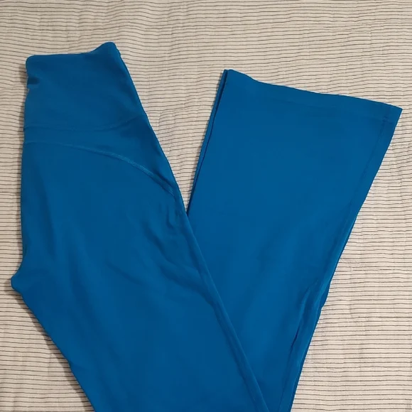 Lululemon Athletica Vibrant Blue Leggings - Picture 2 of 3